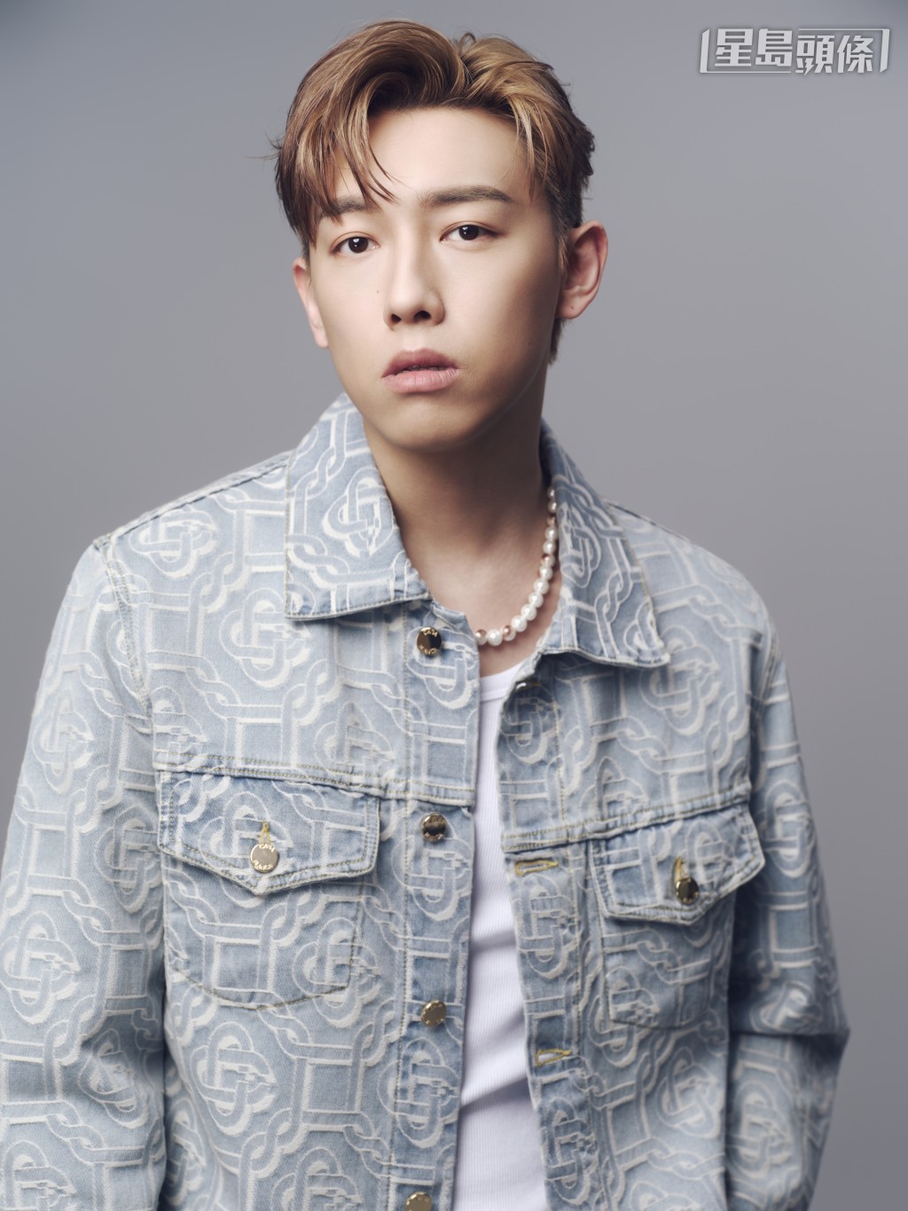 沙田马场的开幕表演，将于当日早上十一时三十五分，在马匹亮相圈举行，歌星MC张天赋再次担任表演嘉宾，为今届打吡大赛掀开序幕。