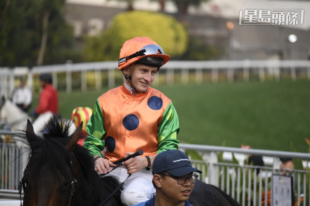馬昆 (圖) 剛周日與太太杜苑欣齊齊在沙田贏馬，手風正順。