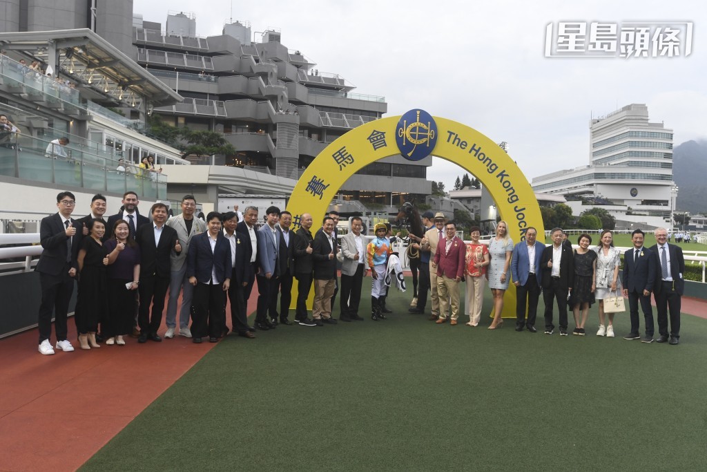 「嘉应」系主理人梁锡光有机会赢完马王后，再下一城，在周日凯旋门拉头马。