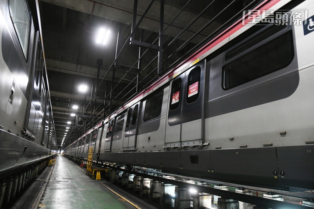港鐵已在全線列車推展軌道智能監測系統，以及於荃灣線行車路軌安裝車輪智能監測系統，做好「預測性維修」。何健勇攝