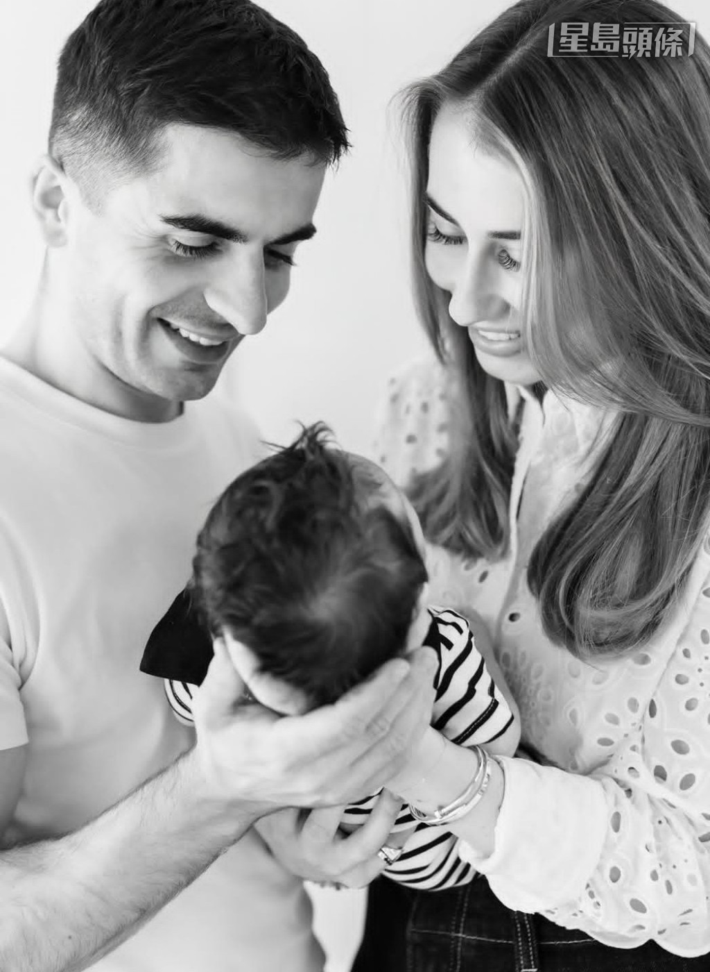 艾兆礼日前在他的社交平台分享一家三口温馨的相片，家人的支持是骑者全力奋斗的动力泉源。相片来源：艾兆礼IG