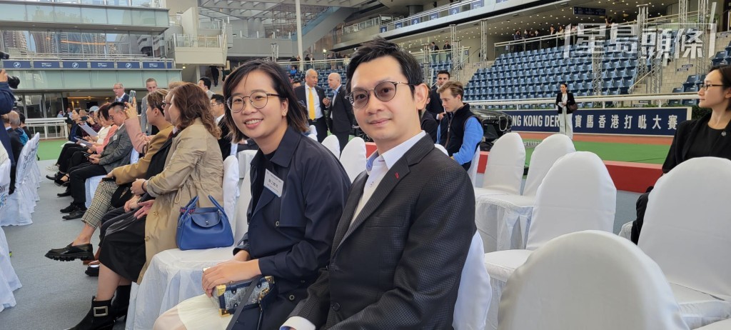 「錶」系馬主楊潔怡(左)指「錶之銀河」起用薛恩則是伍鵬志的決定。