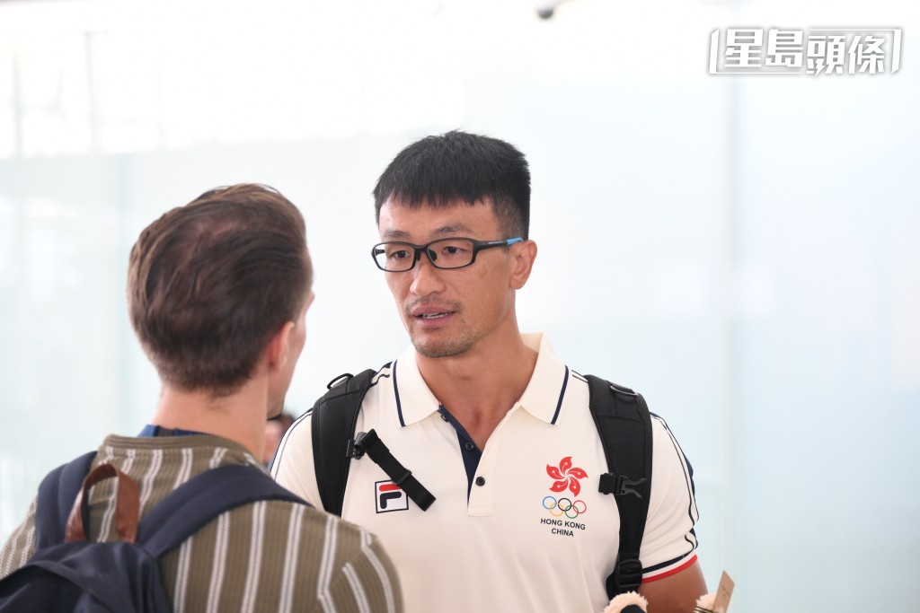 中國香港代表團出發前往杭州。（何健勇攝）