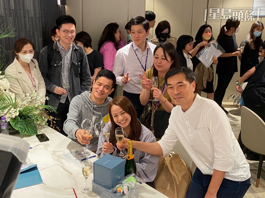 黃先生指，購入一個2房戶自住。