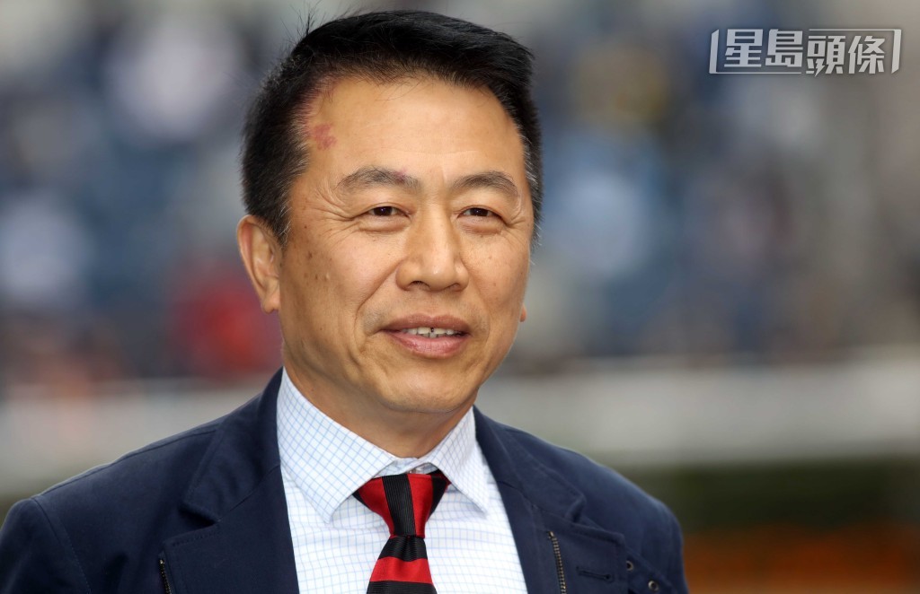 姚本輝在花旗銀行香港金盃中雙龍出海。