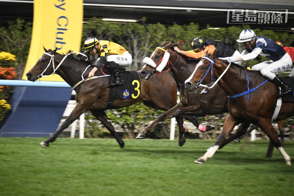 对于曾炳威和女儿曾向欣来说，最美满当然是「威力飞腾」和「东来欣赏」(图) 均前列归来。