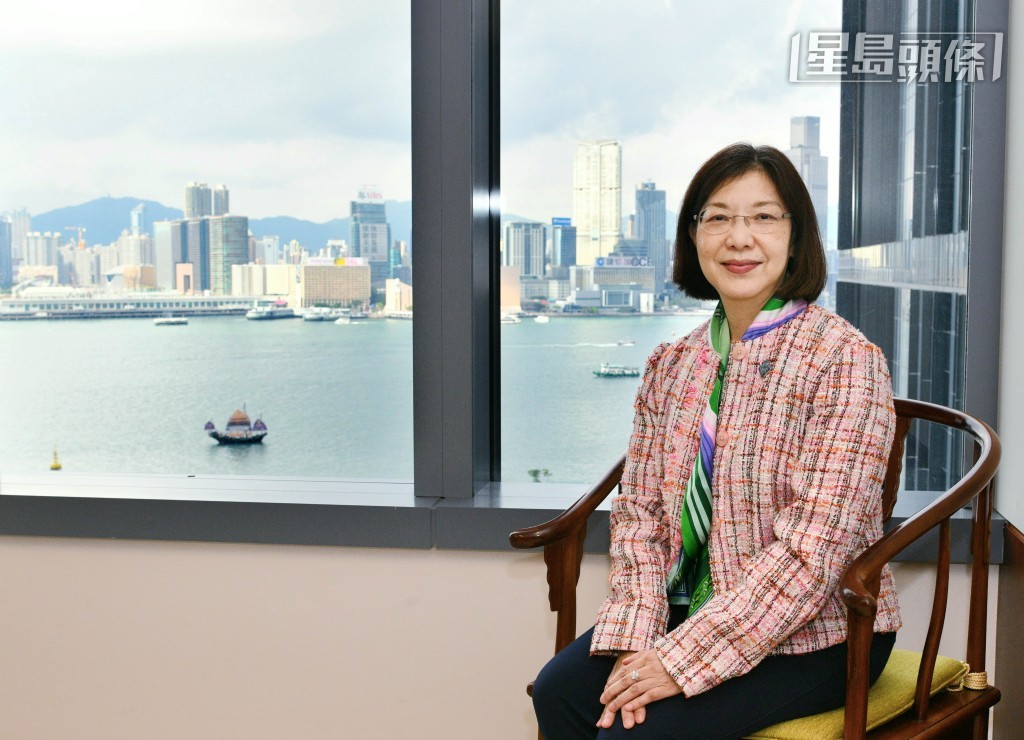 被问到会否考虑争取连任，谢小华直言「呢个唔系我目前雷达范围内要考虑的事。」何健勇摄