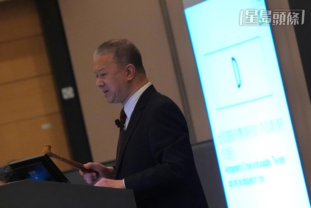 最矚目「D」字車牌以天價2020萬元拍出。劉駿軒攝 最矚目「D」字車牌以天價2020萬元拍出。劉駿軒攝