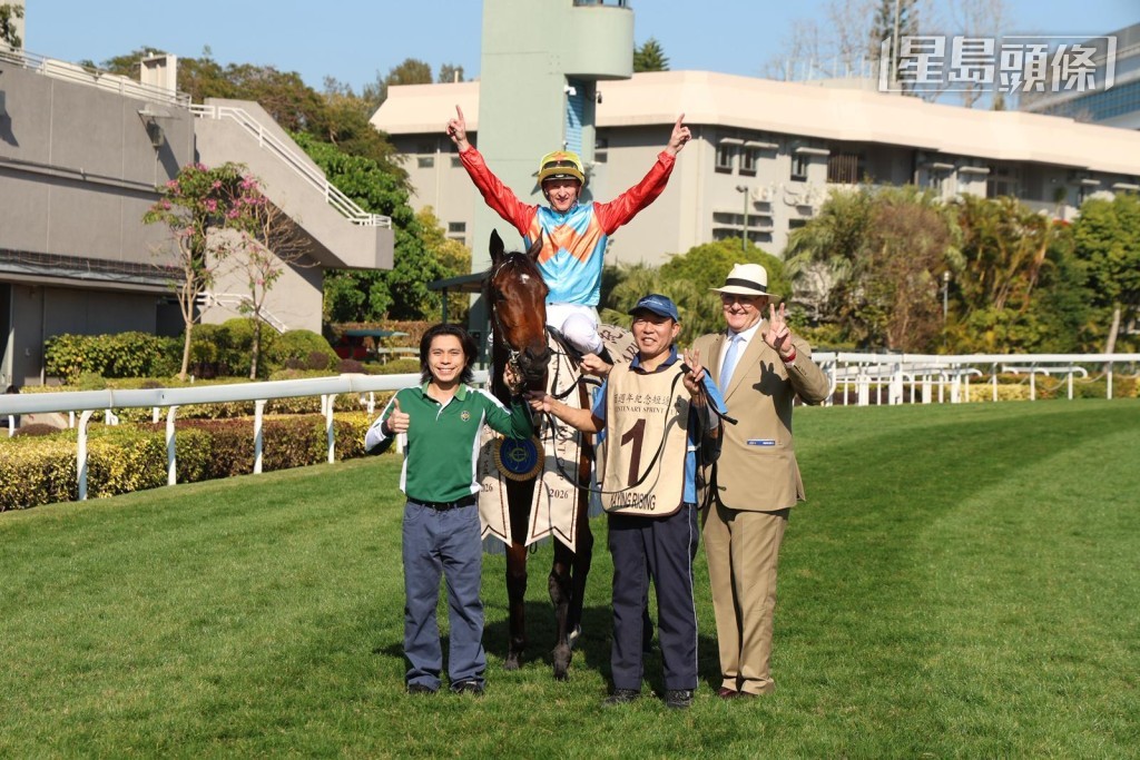 「嘉應高昇」將在二月二十二日舉行的速度系列賽次關千四米一級賽女皇銀禧紀念盃上陣，全力衛冕此場盃賽。