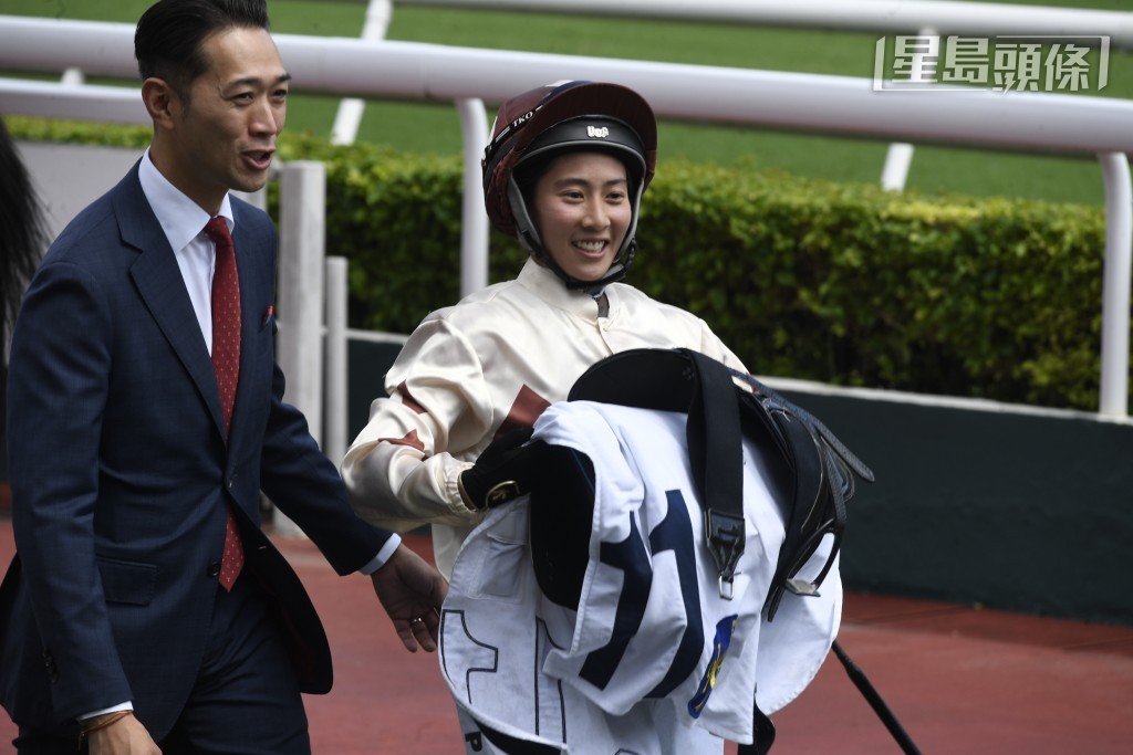 黃寶妮 (圖) 周日為「手到齊來」、「常嚐發財」、「午夜快車」、「城中勇士」及「領創動力」主轡。