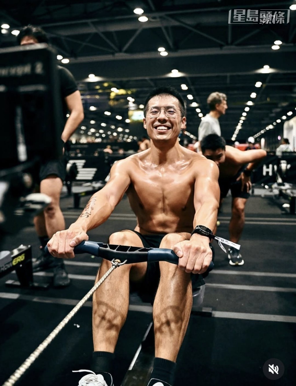 日前王家揚 (圖) 在他的社交平台,分享他和好友郭浩泉齊齊成功挑戰世界知名的Hyrox體能耐力賽的相片。相片來源:王家揚Ig 日前王家揚 (圖) 在他的社交平台,分享他和好友郭浩泉齊齊成功挑戰世界知名的Hyrox體能耐力賽的相片。相片來源:王家揚Ig