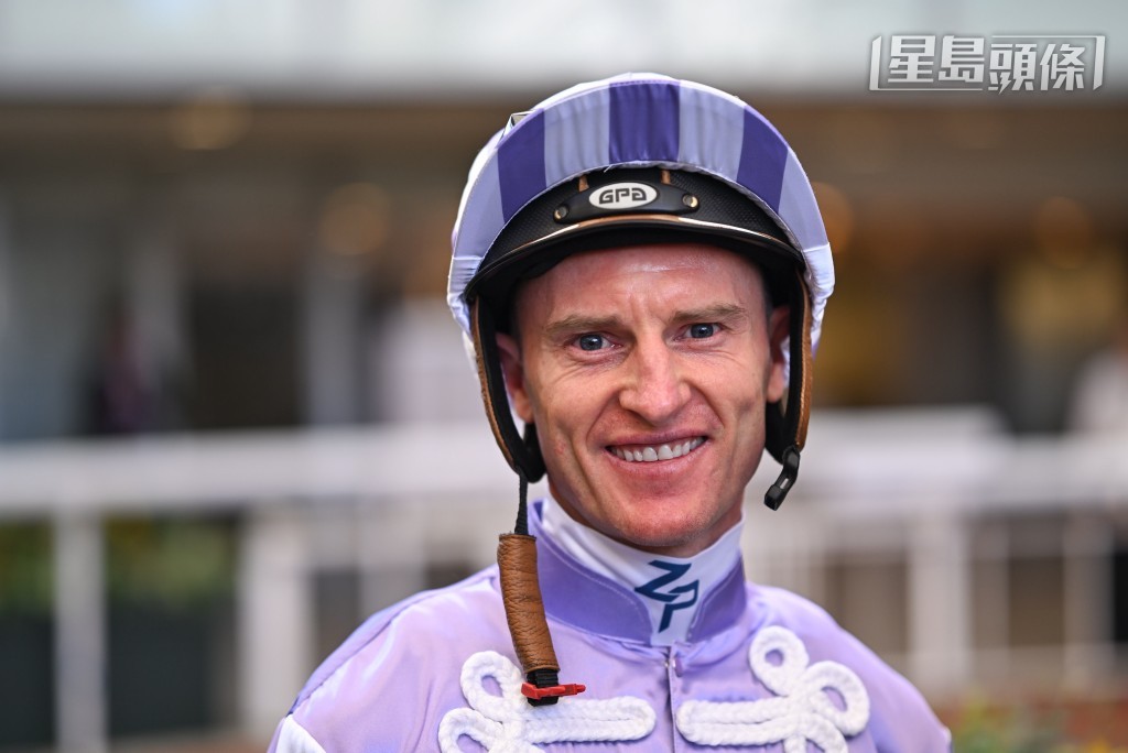 潘頓以一百三十八場頭馬榮膺上年度馬季冠軍騎師。 潘頓以一百三十八場頭馬榮膺上年度馬季冠軍騎師。