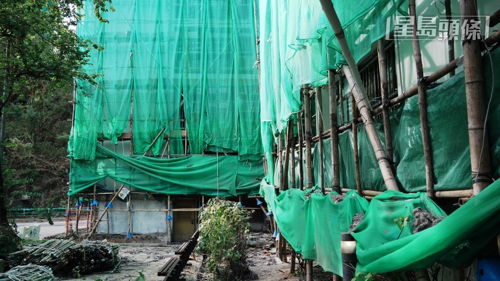 沙田穗禾苑是其中一個收到強制驗樓通知書的屋苑，現正進行維修。