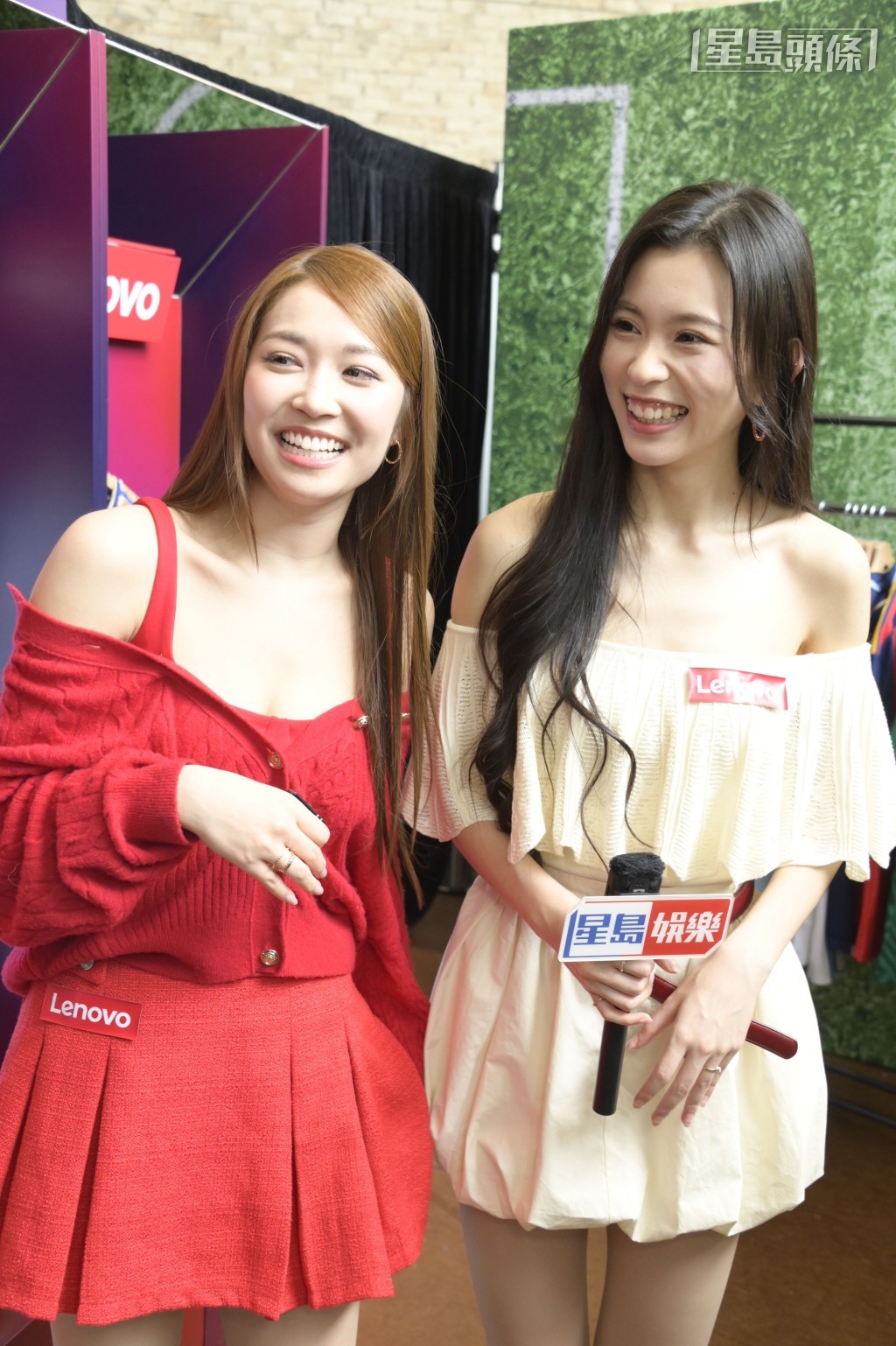 阿妹、Yanny連眼神及笑容都一致。