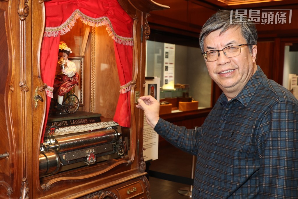 「飛輪霸」馬主沈墨寧 (圖) 接受本報記者訪問時解釋，前一場愛駒表現未如理想，只因馬匹喘鳴而未盡發揮。