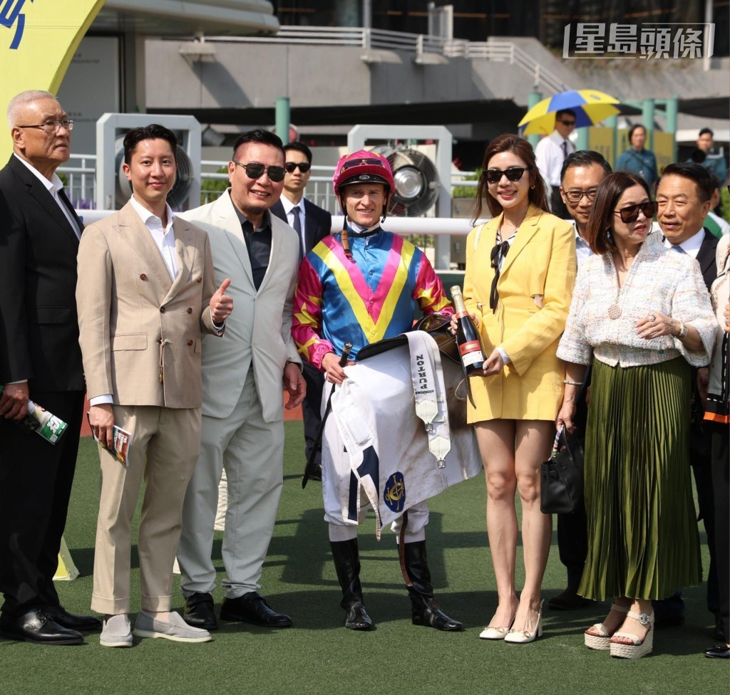 史佩加（右四）在今個星期生日，壽星女或可把幸運帶給「超加加」，今日爭取好成績。
