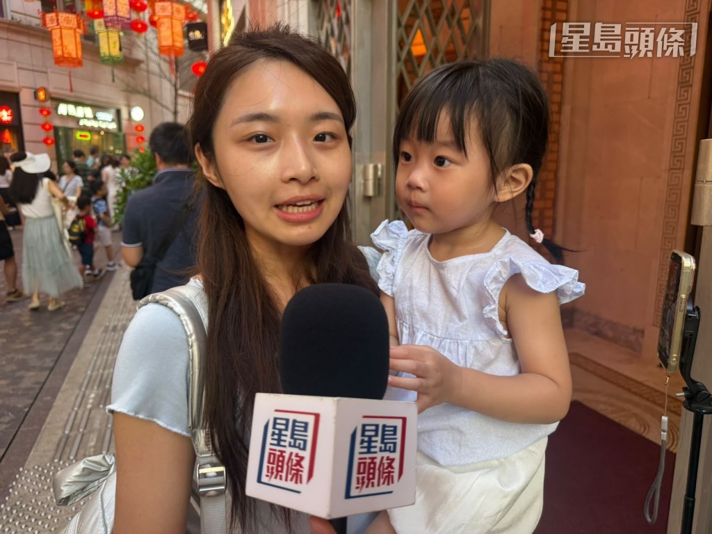 台灣遊客林小姐形容中秋節期間的香港有「古色古香」的感覺。 台灣遊客林小姐形容中秋節期間的香港有「古色古香」的感覺。