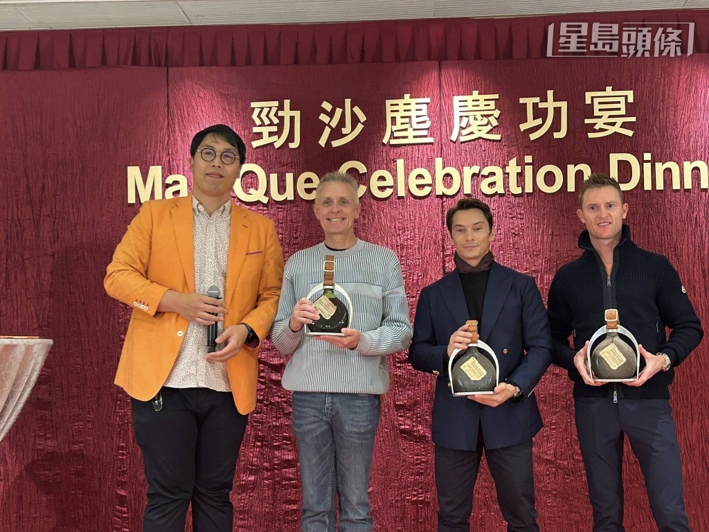 早前「劲沙尘」摆庆功宴，马主都有邀请潘顿出席，幕后都希望马儿今场顺利争取在港第四场头马。