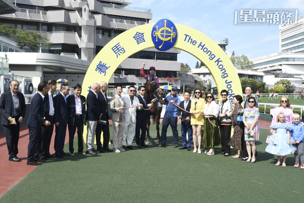 「超加加」今場由贏馬配搭潘頓（圖）壓陣，人馬合拍，有力重啟勝門。