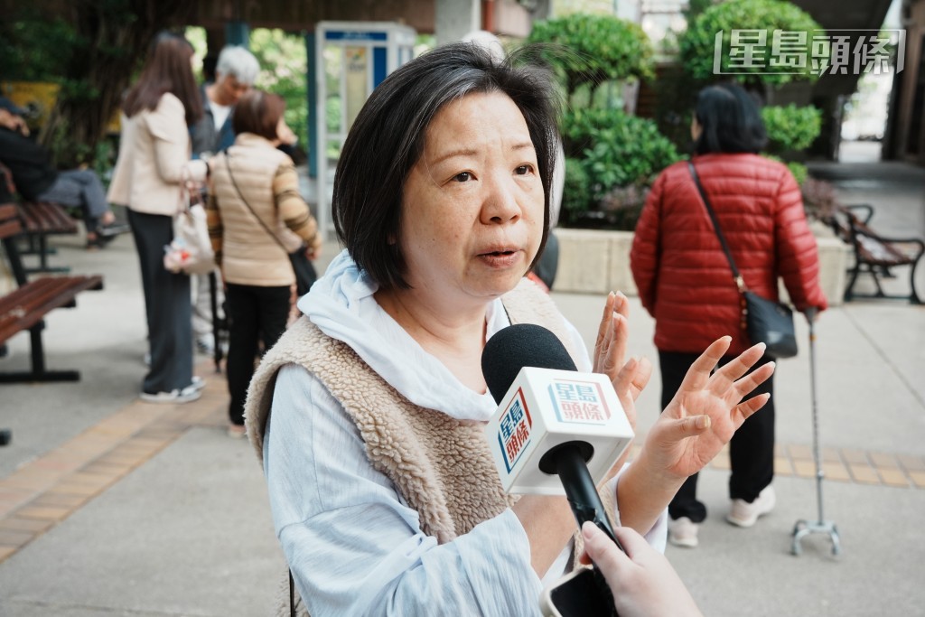 居民張太表示，工程原本分批施工，現在卻一次性包攬九座，導致工人不足、進度緩慢。