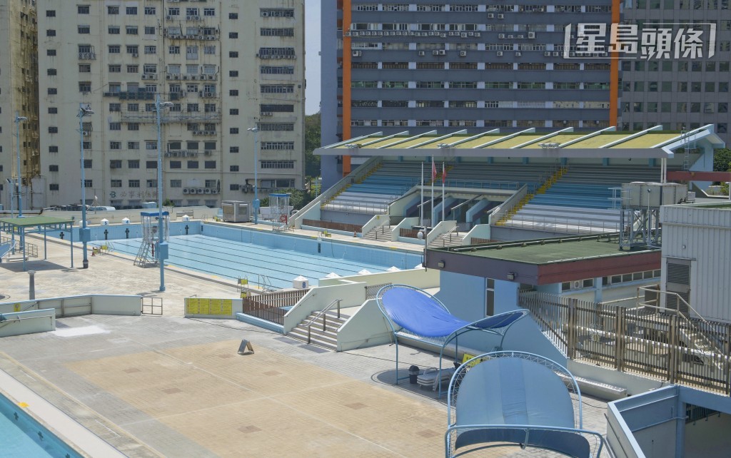 康文署拟将6个公众泳池救生服务外判。资料图片