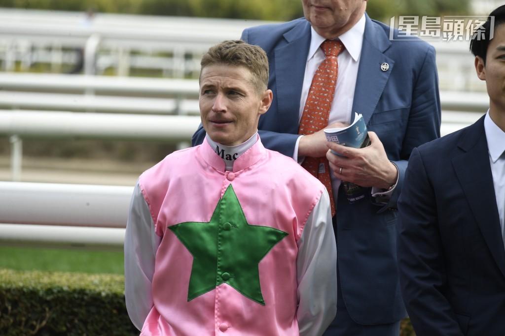 麦道朗周日除了骑「浪漫勇士」外，还卜定「举步生风」、「久久为升」、「福聚」、「正」、「岚臣」及「一世美丽」。