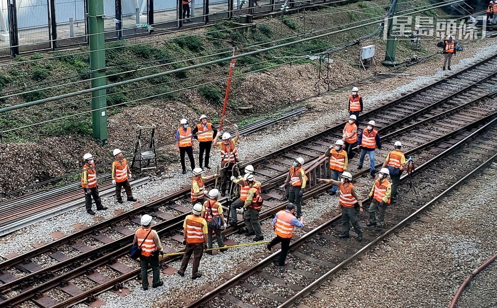 港鐵今日(5日)公布將於明日(6日)凌晨非行車時間在荃灣綫展開新信號系統的列車初步實地測試。資料圖片 港鐵今日(5日)公布將於明日(6日)凌晨非行車時間在荃灣綫展開新信號系統的列車初步實地測試。資料圖片