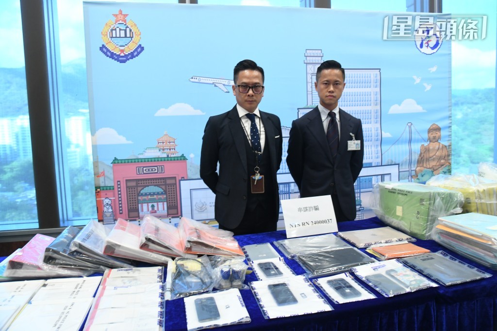 警方早前就正生會詐騙案召開記者會交代案情,並展示大批證物。何健勇攝 警方早前就正生會詐騙案召開記者會交代案情,並展示大批證物。何健勇攝