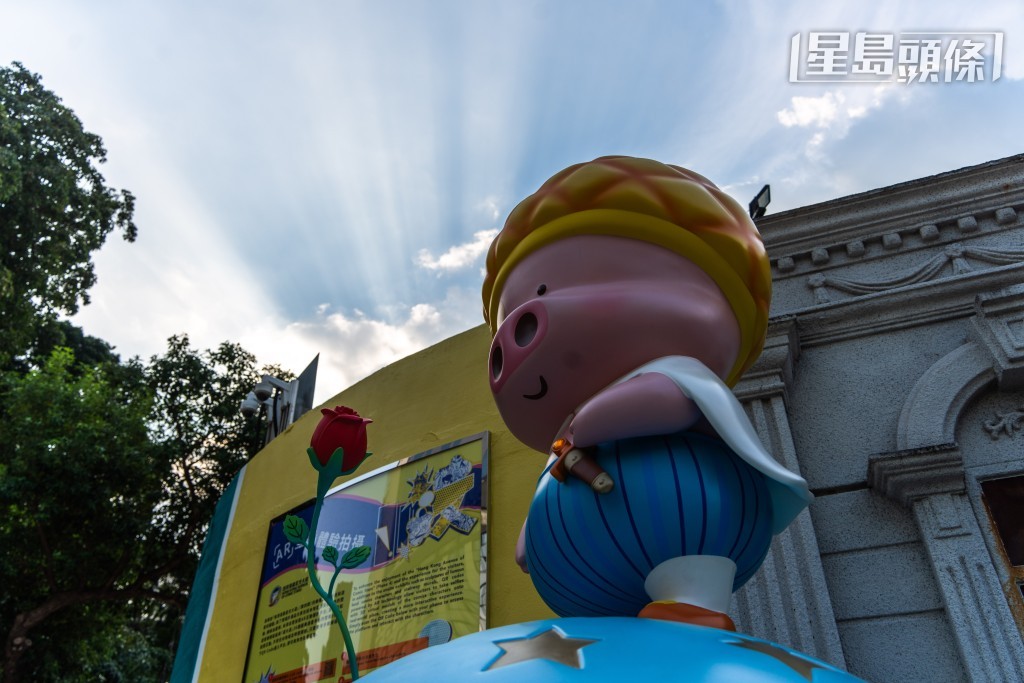 尖沙咀九龍公園的「香港漫畫星光大道」，是世界上首條以漫畫為主題的步道。