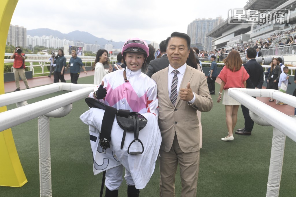 女見習騎師袁幸堯上周日沙田賽事，憑其師傅姚本輝的兩匹初出馬「重情重義」及「輝灑自如」起孖。