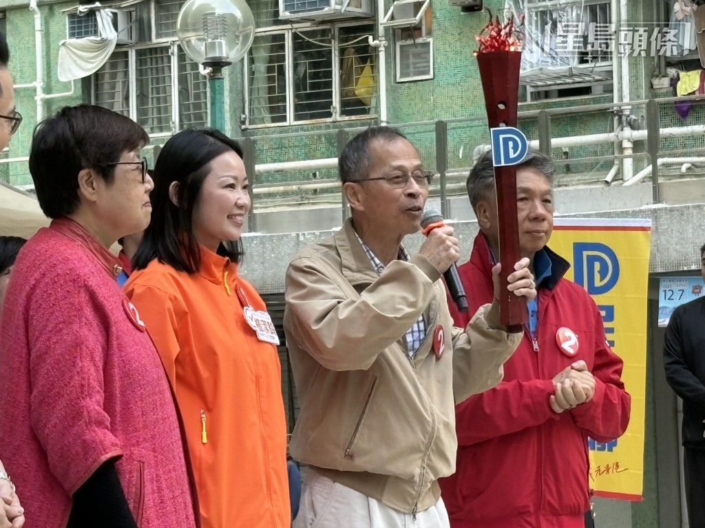 前立法會主席曾鈺成發言。  ​