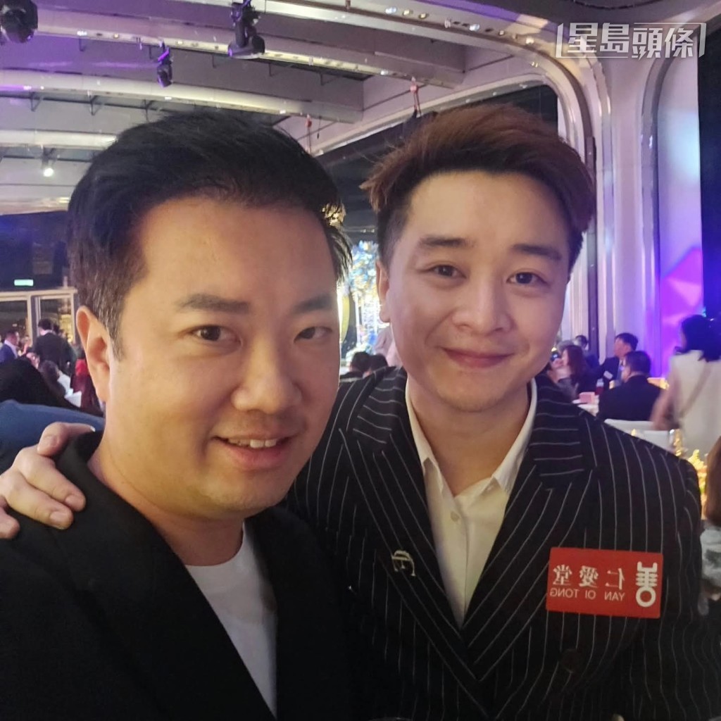  王賢訊 (左) 和譚輝智 (右) 這兩位馬主朋友，日前終於有機會同台唱歌，兩人齊齊為仁愛堂籌款，善心滿滿。