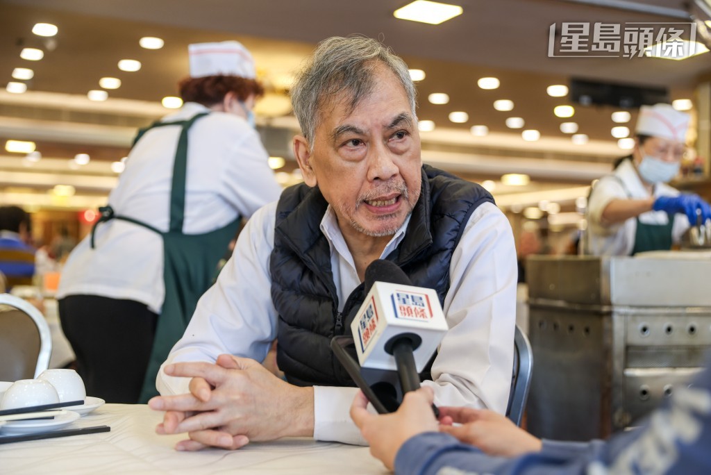 酒樓副總經理蘇萬誠表示，今日人流較去年同日增1成，惟大型酒席少2成。