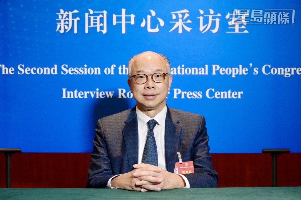 陳帆認為可參考「易通行」方式，研究透過科技，在上下車時自動感應，達至分段收費，讓政府不會浪費補貼。蘇正謙攝