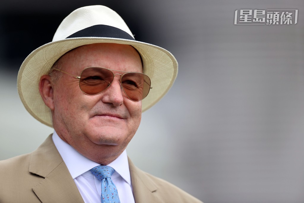 實力出眾的「嘉應高昇」將從第十檔起步,與去年勝出此賽時的檔位相同。大衛希斯有信心這匹鎮倉寶能再次交出好表現。 實力出眾的「嘉應高昇」將從第十檔起步,與去年勝出此賽時的檔位相同。大衛希斯有信心這匹鎮倉寶能再次交出好表現。