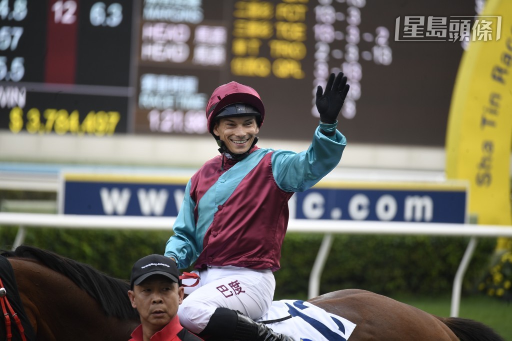 法國騎師巴度 (圖) 現時在港的頭馬數字是298場，換言之只差二場就達到300W大關。