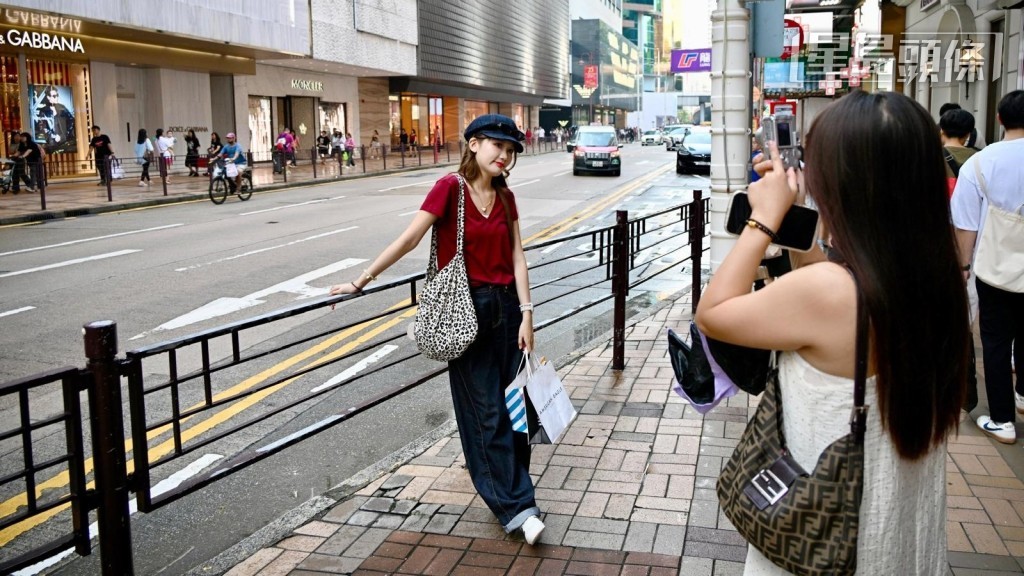 内地今日起开始一连三日假期，有旅客趁机来港游玩。苏正谦摄