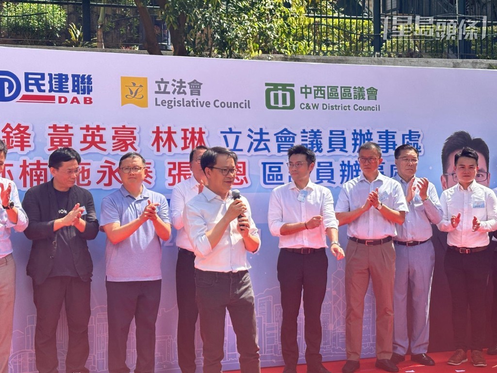 陈克勤致辞时表示，该地办为“最多区议员和立法会议员夹埋一起开”，指“未见过有个办事处有6个议员”。