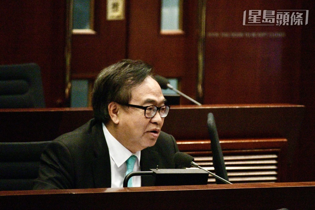 盧偉國（71歲）今日宣布退選，成為第7位70歲以上退選議員。資料圖片