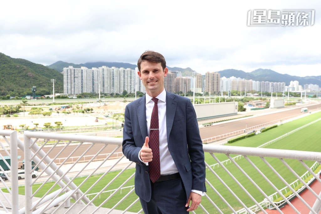 甘敏斯大讚香港賽馬早已達國際級,擁有頂尖優秀的設備,是練馬的理想地方。 甘敏斯大讚香港賽馬早已達國際級,擁有頂尖優秀的設備,是練馬的理想地方。
