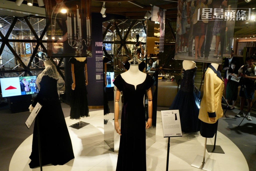 是次展出的藏品包括许多戴安娜王妃生前曝光率最高的晚礼服。欧乐年摄