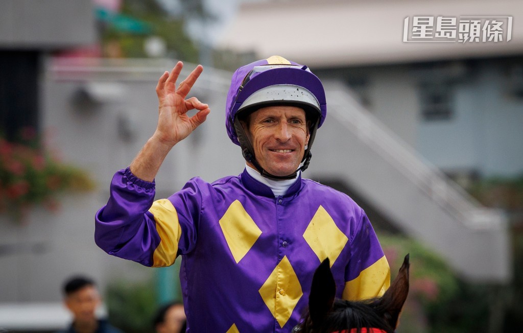 布文认为,去年的浪琴香港短途锦标是「骄阳明驹」最接近击败「嘉应高升」的一役,当时「嘉应高升」刚在前哨战中银香港私人银行马会短途锦标(1200米二级赛)中刷新沙田1200米的场地时间纪录,其后状态或许稍为回落。 布文认为,去年的浪琴香港短途锦标是「骄阳明驹」最接近击败「嘉应高升」的一役,当时「嘉应高升」刚在前哨战中银香港私人银行马会短途锦标(1200米二级赛)中刷新沙田1200米的场地时间纪录,其后状态或许稍为回落。