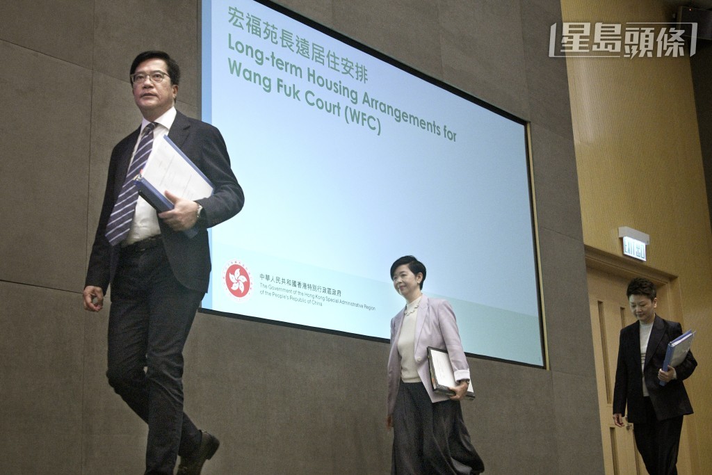 黃偉綸又稱,雖然社會上曾有人建議政府以立法手段收回物業,但他認為目前這並非政府的焦點 黃偉綸又稱,雖然社會上曾有人建議政府以立法手段收回物業,但他認為目前這並非政府的焦點