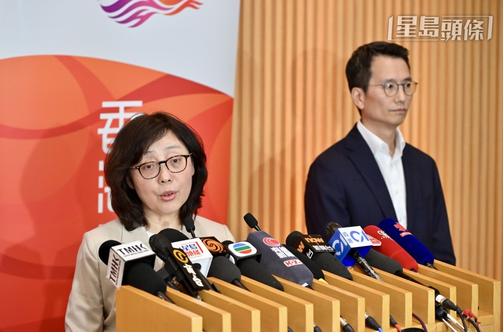甯漢豪指精進建築有限公司涉3宗嚴重地盤事故,致5人死亡。 甯漢豪指精進建築有限公司涉3宗嚴重地盤事故,致5人死亡。