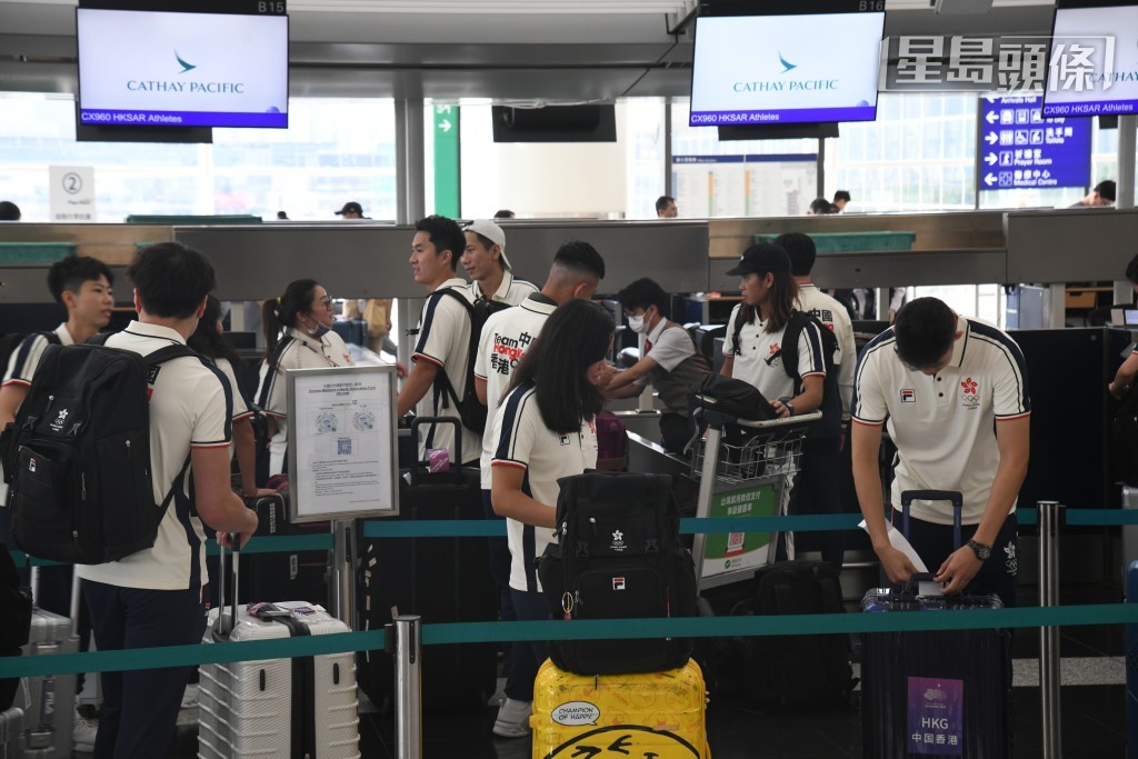 中國香港代表團出發前往杭州。（何健勇攝）