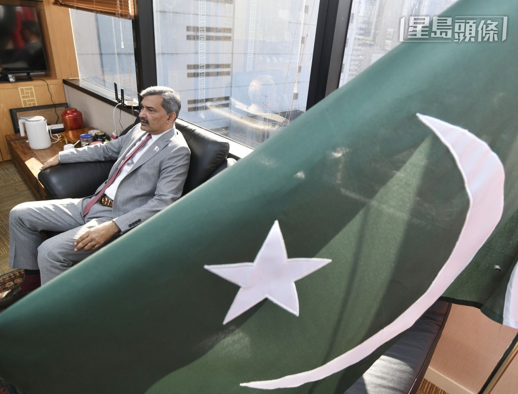 巴基斯坦駐港總領事Riaz Ahmed Shaikh表示,領事館過去10年積極恢復香港與巴基斯坦間的直航。何君健攝 巴基斯坦駐港總領事Riaz Ahmed Shaikh表示,領事館過去10年積極恢復香港與巴基斯坦間的直航。何君健攝