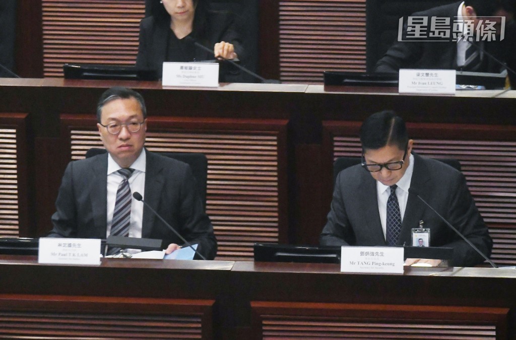 律政司司長林定國(左)和保安局局長鄧炳強(右)。何健勇攝 律政司司長林定國(左)和保安局局長鄧炳強(右)。何健勇攝