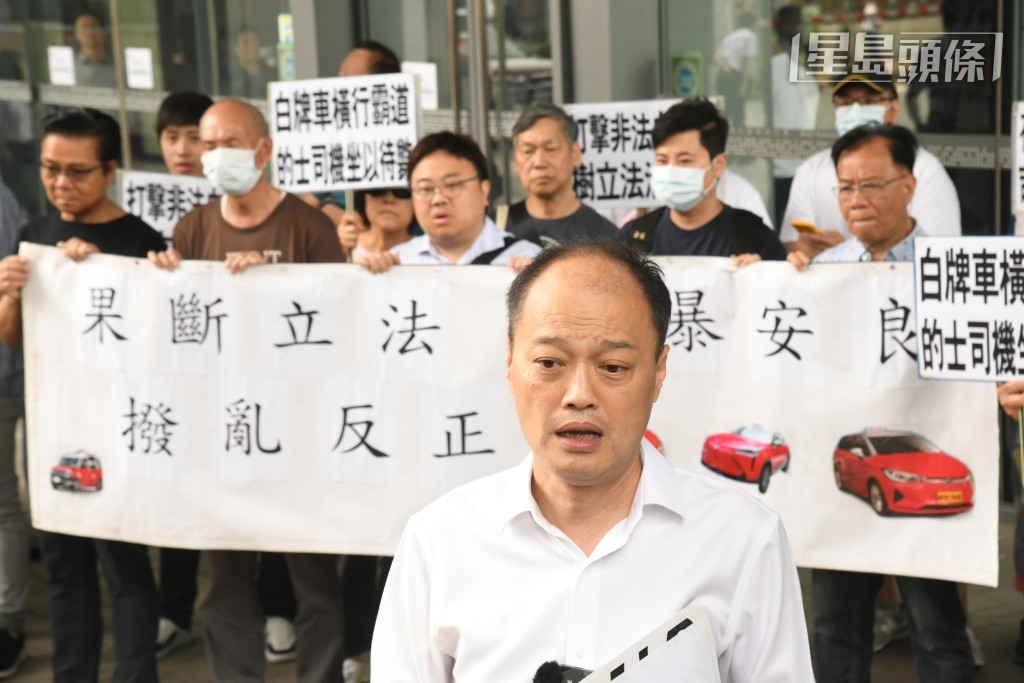 曾任的士小巴商總會理事長的智慧出行聯合商會周國強。何健勇攝 曾任的士小巴商總會理事長的智慧出行聯合商會周國強。何健勇攝