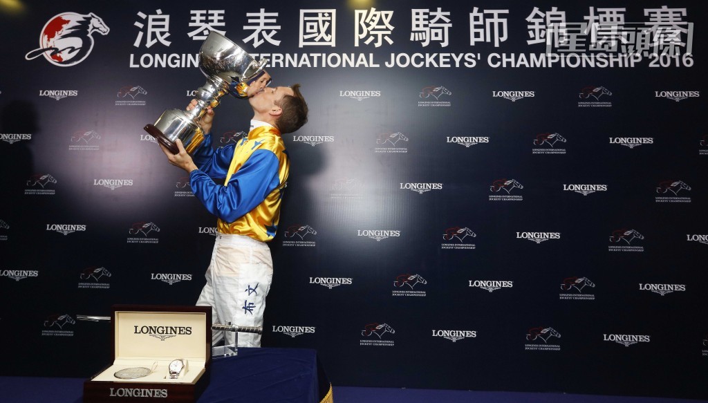 布文在跑马地胜出2016年浪琴国际骑师锦标赛。