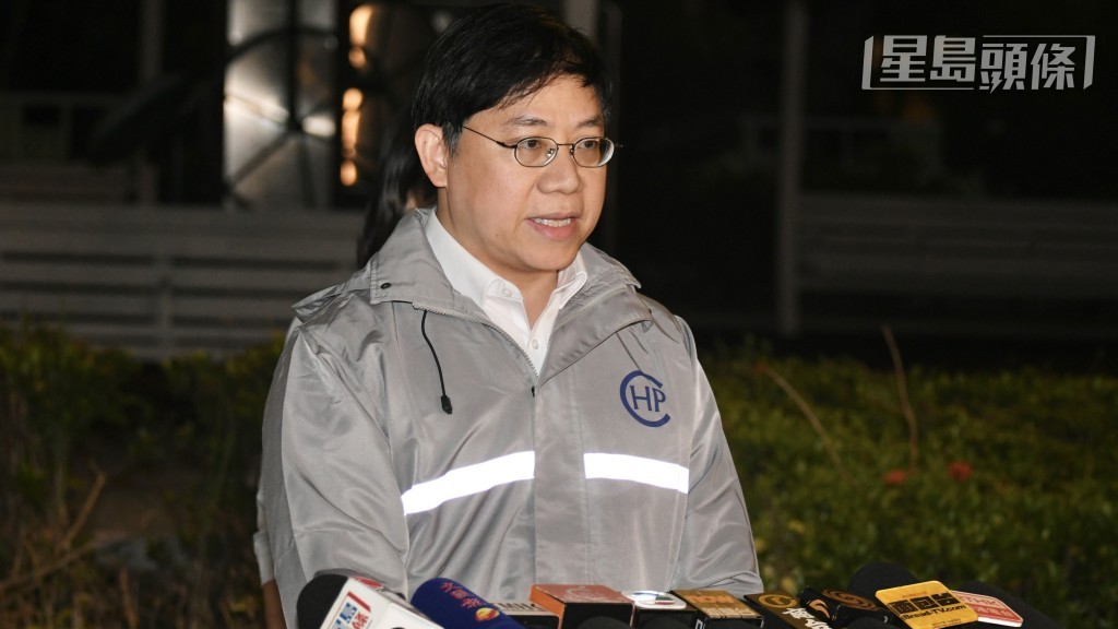 欧家荣指卫生署会于患者居住屋苑、上环信德中心及葵涌广场3区进行大规模灭蚊,主动追纵有否隐形病人。 欧家荣指卫生署会于患者居住屋苑、上环信德中心及葵涌广场3区进行大规模灭蚊,主动追纵有否隐形病人。